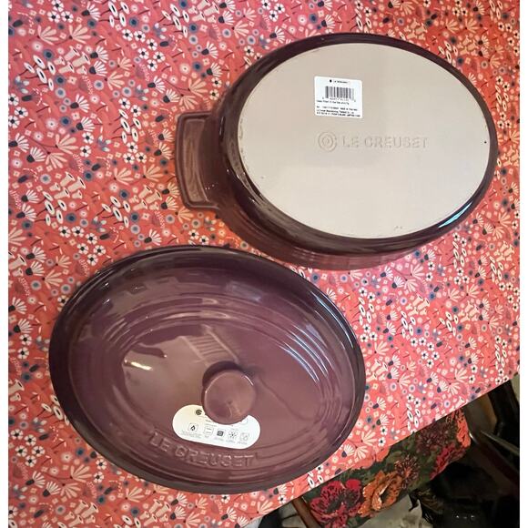 Le Creuset Stoneware Oval Baking Dish in Fig 27 cm/1.7L - Picture 4 of 7
